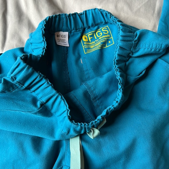 Blue figs scrub set, Catarina top size xs, bottom size small - Picture 4 of 4